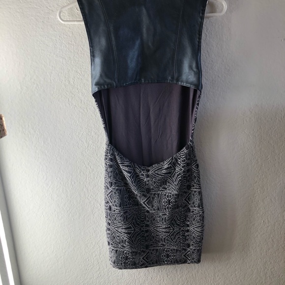 Skye Cutout Midi Printed Dress - Picture 2 of 3